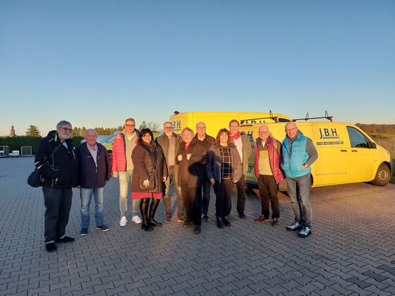 Unsere Delegation mit Firmenchef Jörg Becker (3.v.l.) in Trais